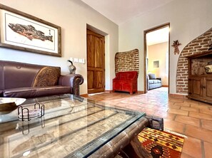 Smart TV - Casa Blandina In town, Restaurants, pickle, beach, private pool, Hot tub  (Los Barriles)