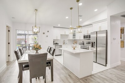 Roomy Largo Home w/ Screened Patio & Private Pool!