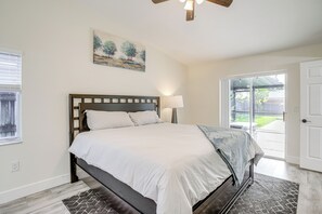 House (4 Bedrooms) | Interior - Roomy Largo Home w/ Screened Patio & Private Pool! (Largo)