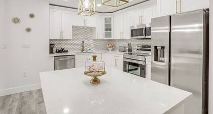 Roomy Largo Home w/ Screened Patio & Private Pool!