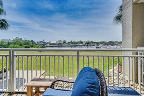 Apartment (0 Bedroom) | Interior - 1 Mi to Barefoot Landing: North Myrtle Beach Condo (North Myrtle Beach)