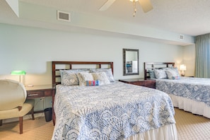 Apartment (0 Bedroom) | Interior - 1 Mi to Barefoot Landing: North Myrtle Beach Condo (North Myrtle Beach)