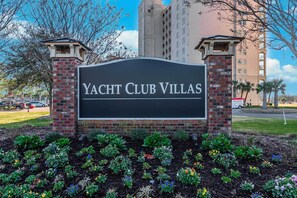 Apartment (0 Bedroom) | Interior - 1 Mi to Barefoot Landing: North Myrtle Beach Condo (North Myrtle Beach)