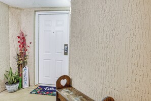 Apartment (0 Bedroom) | Interior - 1 Mi to Barefoot Landing: North Myrtle Beach Condo (North Myrtle Beach)