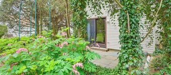 Quaint Bristol Townhome ~ 14 Mi to West Hartford!