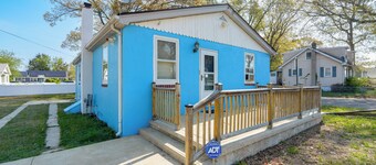 Ideally Located Villas Home: 2 Mi to Beaches!