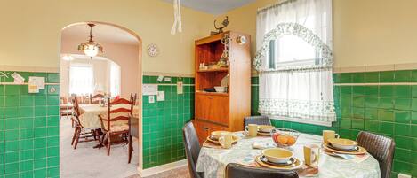 House (2 Bedrooms) | Interior