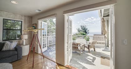 Summerland Home w/ Beach Supplies: Walk to Beach!