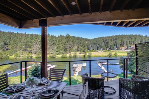 Hot Tub & Dock: Lakefront Coeur D'alene Home