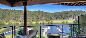 Hot Tub & Dock: Lakefront Coeur D'alene Home