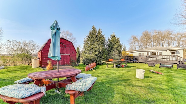 Outdoor dining - Loon Lake Home w/ Private Boardwalk & Dock (Wayland)