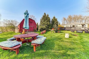Outdoor dining - Loon Lake Home w/ Private Boardwalk & Dock (Wayland)
