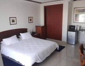 1 bedroom, in-room safe, blackout drapes, free WiFi