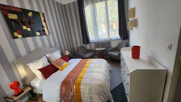 3 slaapkamers, een strijkplank/strijkijzer, wifi, beddengoed