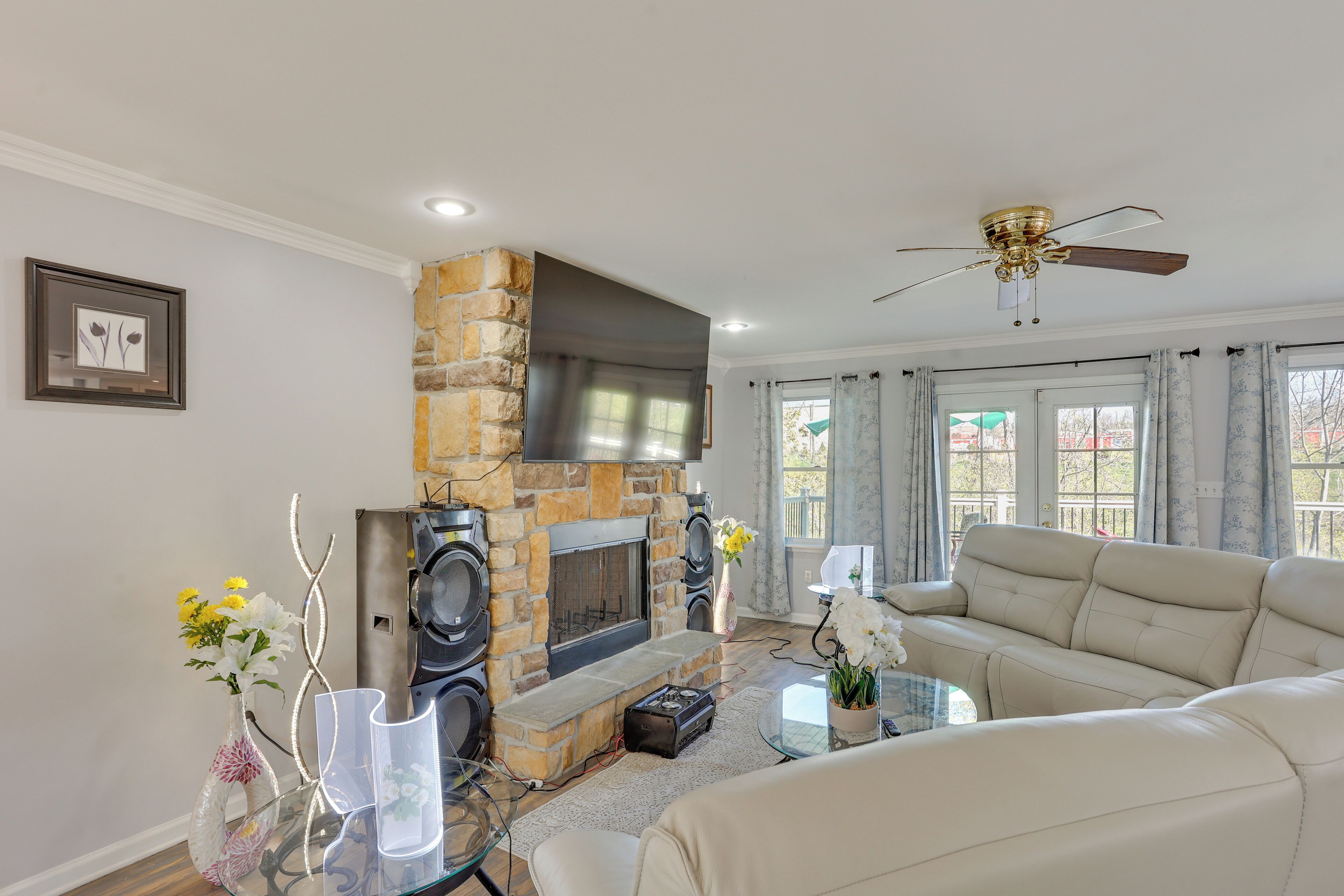 House (6 Bedrooms) | Interior