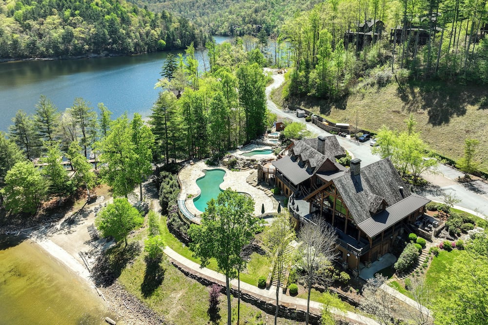 4 Mi to Lake: Tuckasegee Gem w/ Pool, Beach Access - Cullowhee, NC