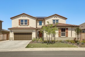 Interior - Spacious Roseville Home w/ Patio - Near Golf! (Roseville)