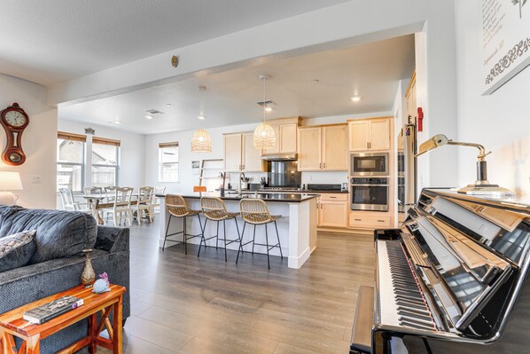 Interior - Spacious Roseville Home w/ Patio - Near Golf! (Roseville)