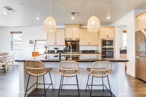 Interior - Spacious Roseville Home w/ Patio - Near Golf! (Roseville)