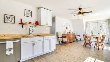 House (3 Bedrooms) | Interior