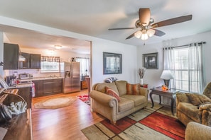 House (3 Bedrooms) | Interior