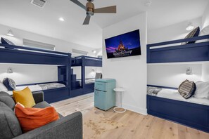 5 bedrooms, desk, iron/ironing board, travel cot