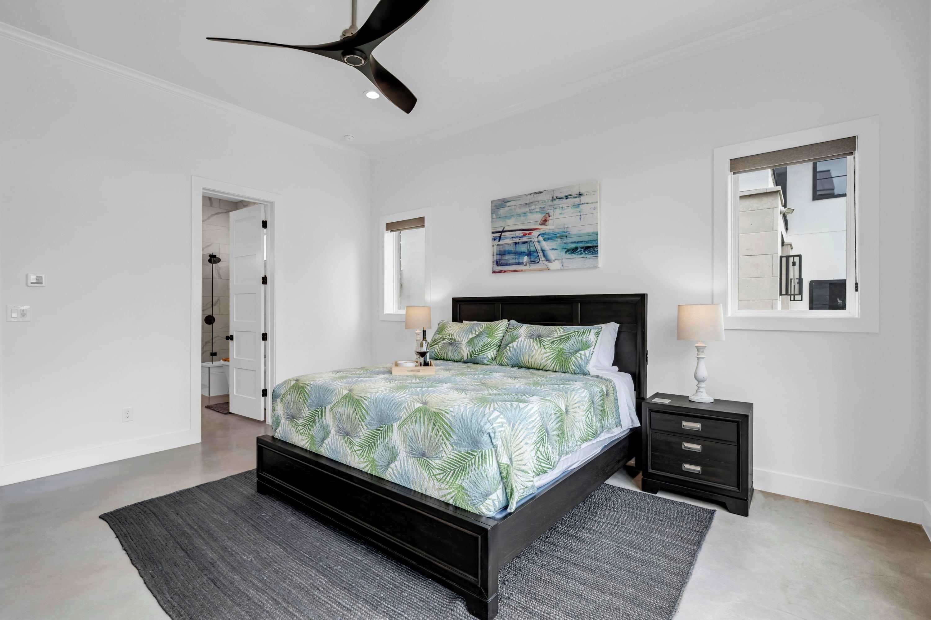 5 bedrooms, desk, iron/ironing board, travel crib