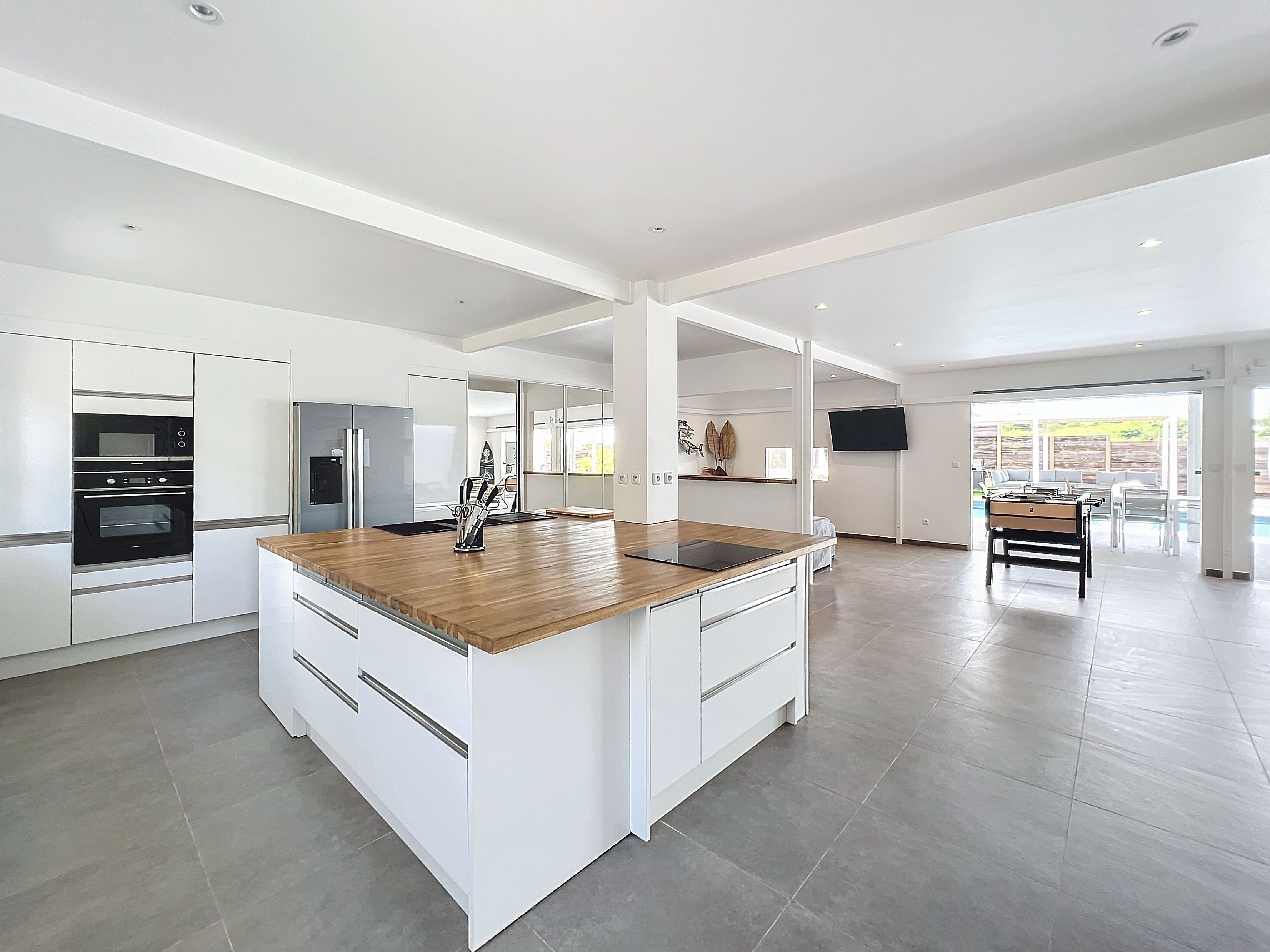 Biệt thự có thiết kế đặc sắc, 4 phòng ngủ, bếp, cạnh hồ bơi | Bếp riêng | Ấm điện 