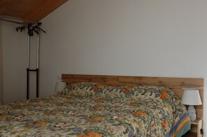 2 bedrooms, iron/ironing board, free WiFi, bed sheets - COZY AND SPACIOUS ALPINE ATTIC ROOM WITH PETS ALLOWED (Alleghe)