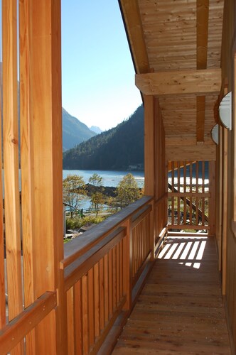 COZY AND SPACIOUS ALPINE ATTIC ROOM WITH PETS ALLOWED