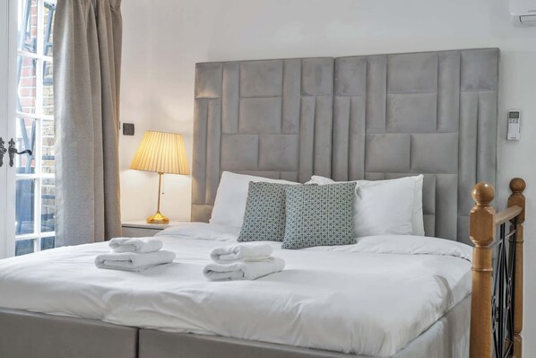 3 bedrooms, desk, iron/ironing board, WiFi