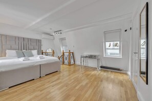 3 Schlafzimmer, Schreibtisch, Bügeleisen/Bügelbrett, WLAN