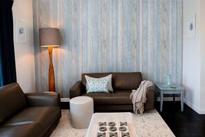 TV, video games, books, stereo - Grantley Retreat: Coastal Charm Pet Friendly (Victor Harbor)