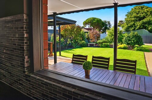 Grantley Retreat: Coastal Charm Pet Friendly