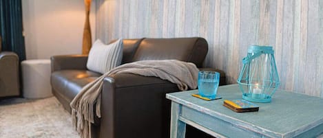 Fernseher, Videospiele, Bücher, Stereoanlage