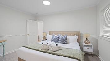 3 bedrooms, iron/ironing board, free WiFi, bed sheets