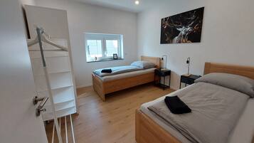 2 Schlafzimmer, Reisekinderbett, WLAN, Bettwäsche