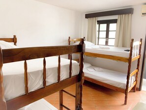 Standard-Vierbettzimmer