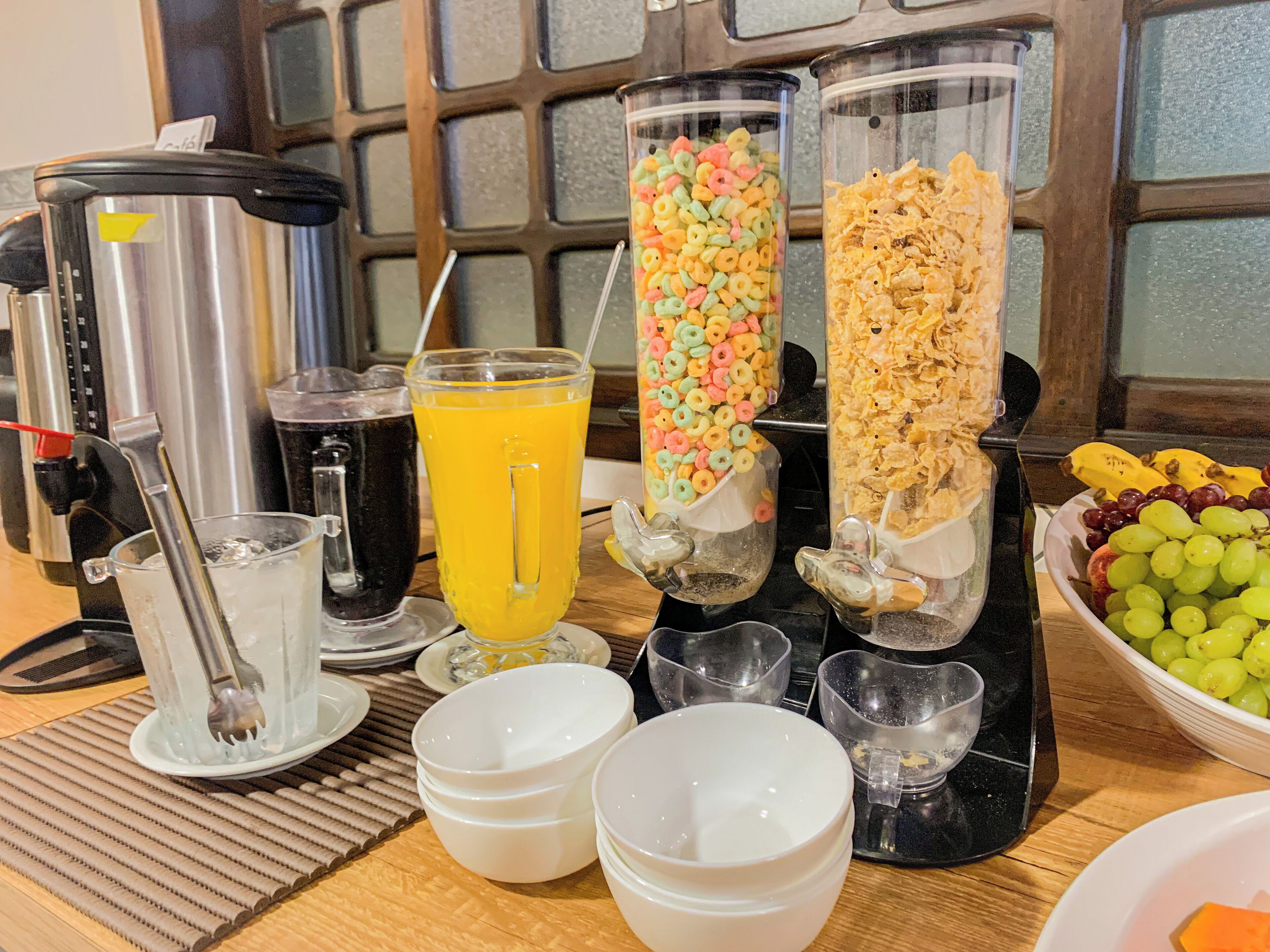 Café da manhã com buffet grátis todos os dias
