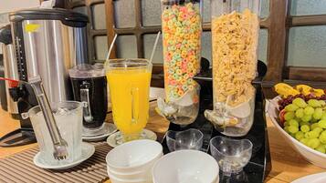 Café da manhã com buffet grátis todos os dias
