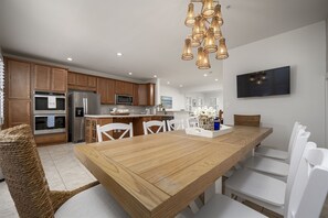 Dining - Wrap around balconies, elegantly updated on 67th St**FREE Linen & Towel package! (Ocean City)