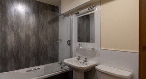 Standard Double Room | Bathroom
