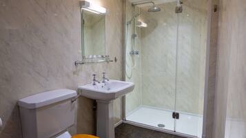 Exclusive Room | Laptop workspace, free WiFi, bed sheets