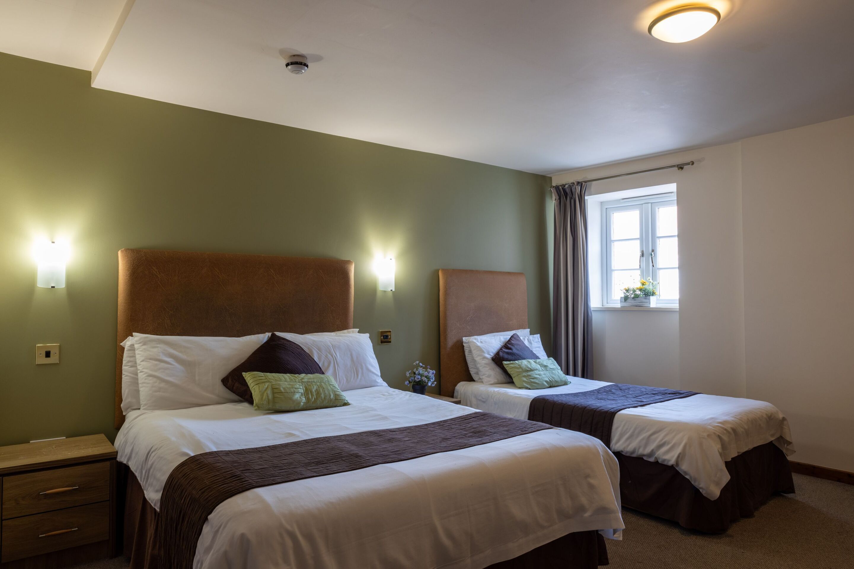 Double or Twin Room | Laptop workspace, free WiFi, bed sheets