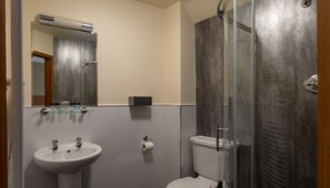Standard Double Room | Bathroom