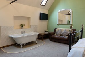 Habitació exclusiva | Espai de treball apte per a portàtils, wifi gratuïta i roba de llit 