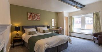 Espacio para trabajar con laptop, wifi gratis y ropa de cama 