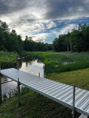 Property grounds - Secord Lake Private Wooded Luxury Retreat (Alger)