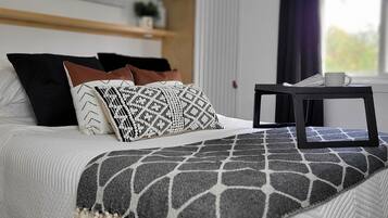 4 bedrooms, desk, free WiFi, bed sheets