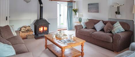 Fernseher, Kamin, DVD-Player, Tischfußball